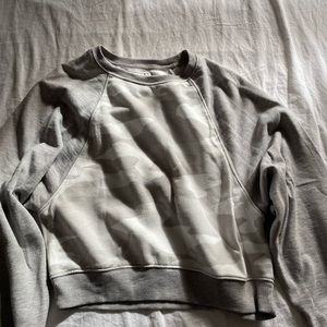 American Eagle grey camo crop top